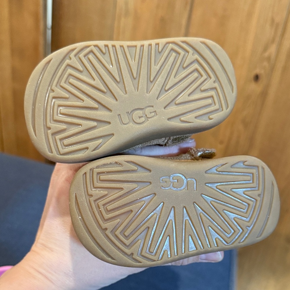 UGG Toddlers' Chestnut Suede Sheepskin Boots - Chestnut - Picture 4 of 5